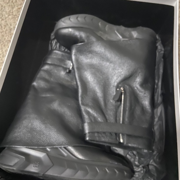 Boots - Picture 10 of 10